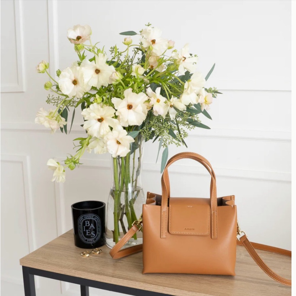 Beautiful leather cognac, three-way purse